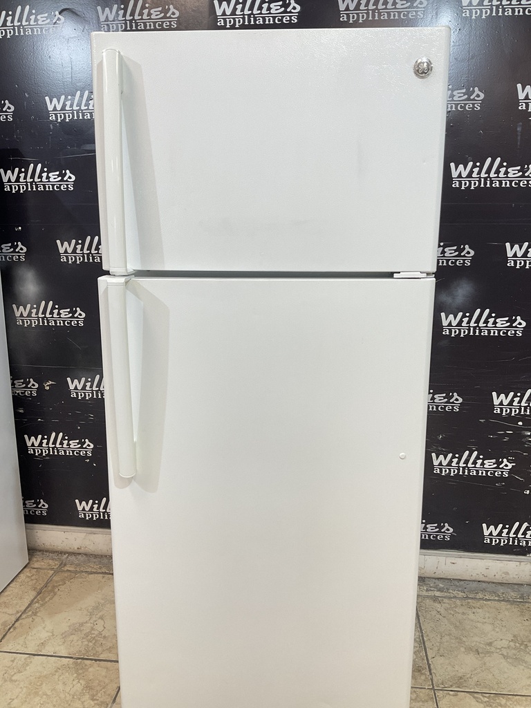 Ge Refrigerator Top and Bottom 28x66 1/2” (White) 
