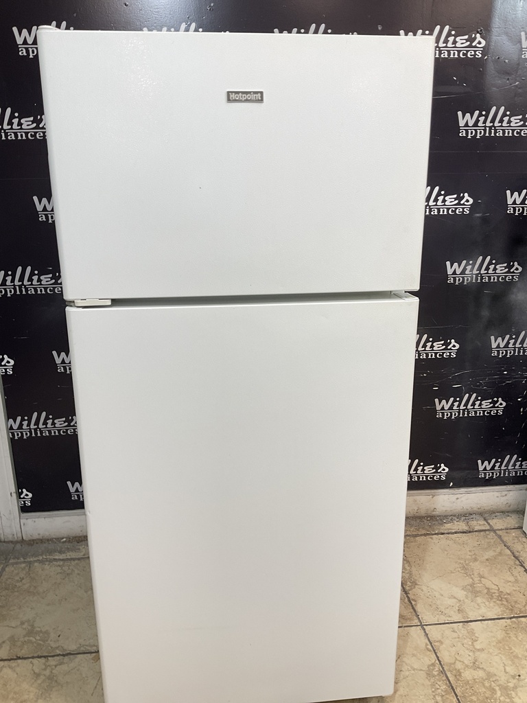 Hotpoint Refrigerator Top and Bottom 28x61 1/2” (White) 