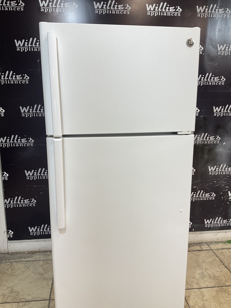 Ge Refrigerator Top and Bottom 28x64 1/2” (White) 