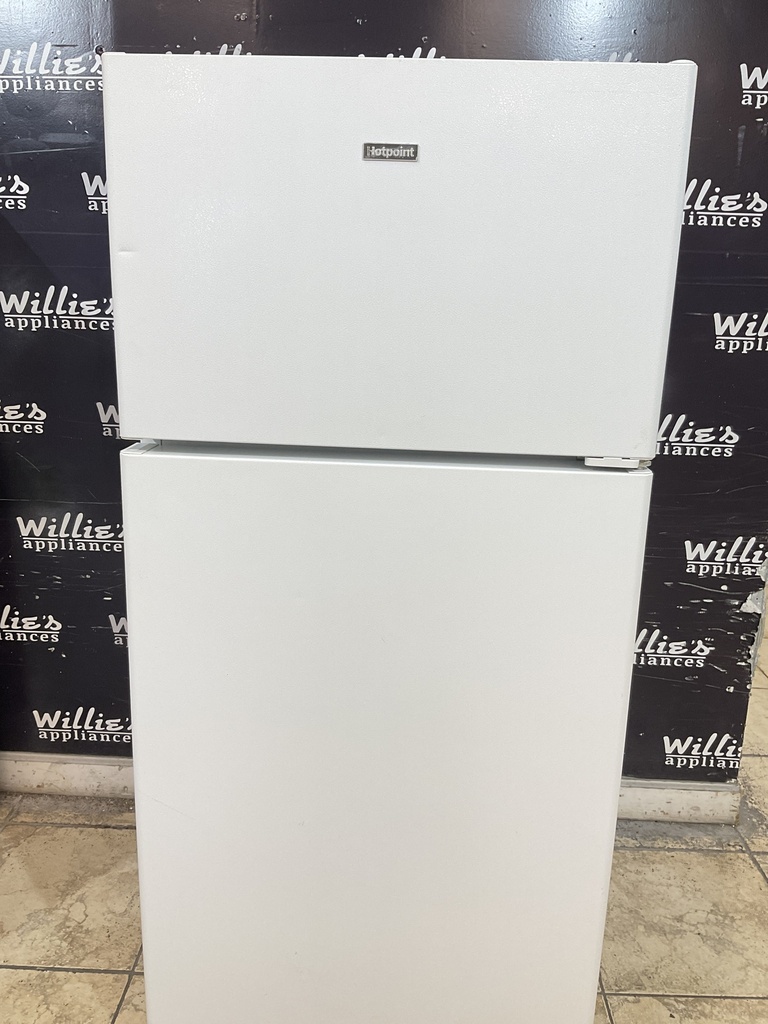 Hotpoint Refrigerator Top and Bottom 28x61 1/2” (White) 