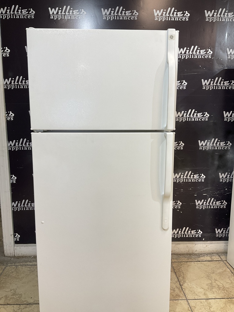 Ge Refrigerator Top and Bottom 28x64 1/2” (White) 