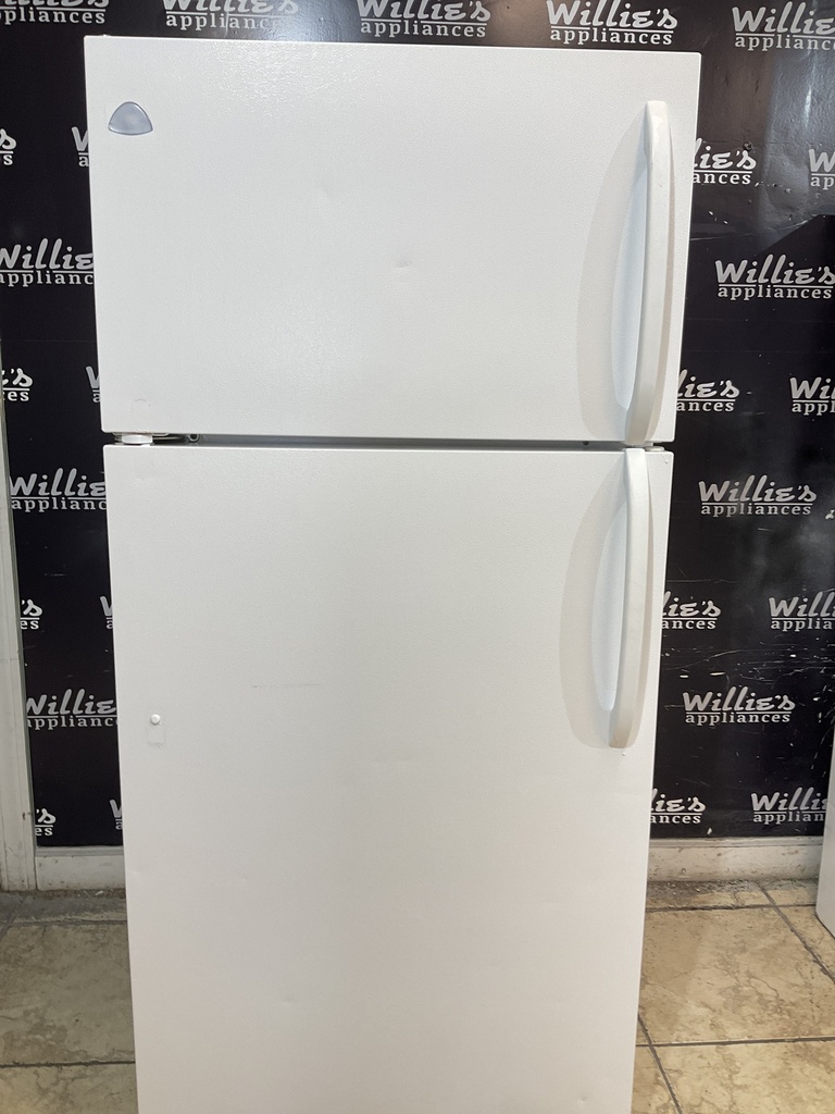 White Westinghouse Refrigerator Top and Bottom 30x65 1/2” (White)