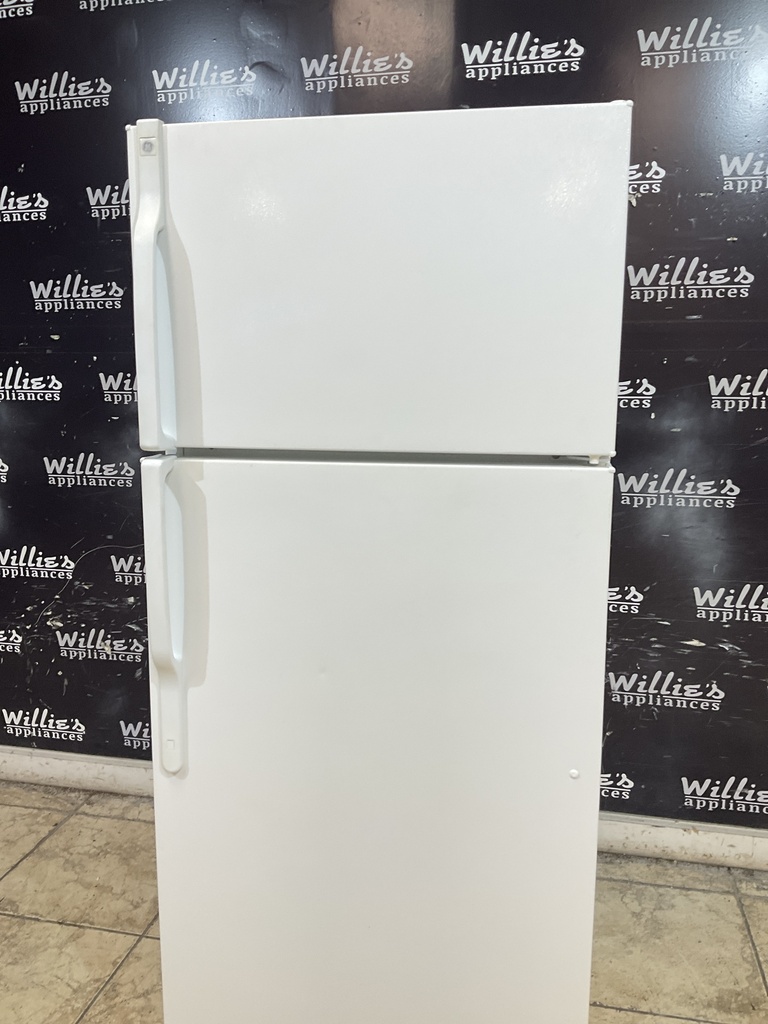 Ge Refrigerator Top and Bottom 28x64 1/2” (White)