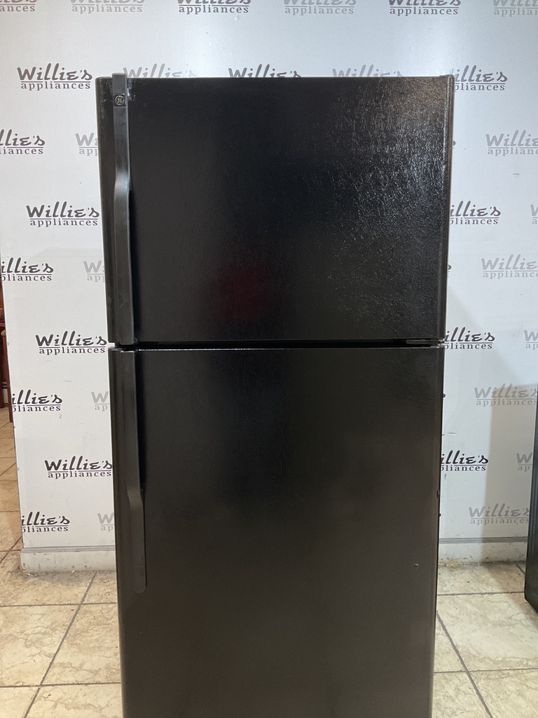 Ge Refrigerator Top and Bottom 30x67 (Black) 