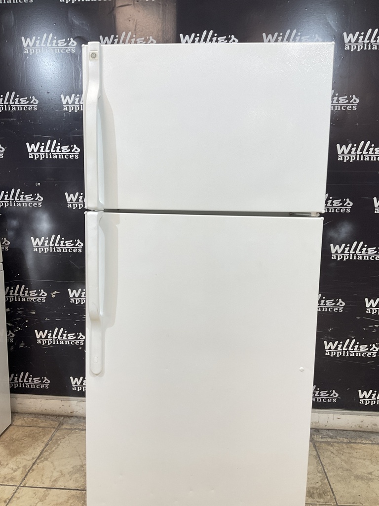 Ge Refrigerator Top and Bottom 28x67” (White)