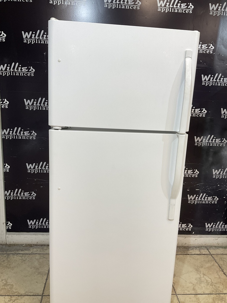 Frigidaire Refrigerator Top and Bottom 30x65 (white) 