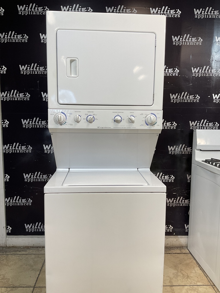 Frigidaire Electric Unit Stackable 220volts (30 AMP) 27x74 {3 prong} (white) 