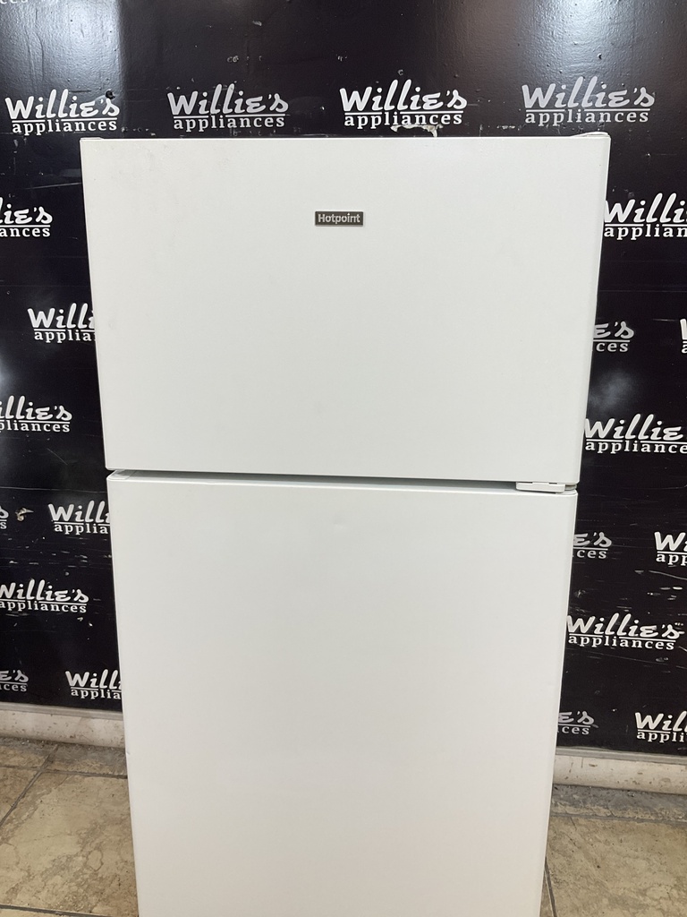 Hotpoint Refrigerator  Top and Bottom 28x61 1/2” (White) 