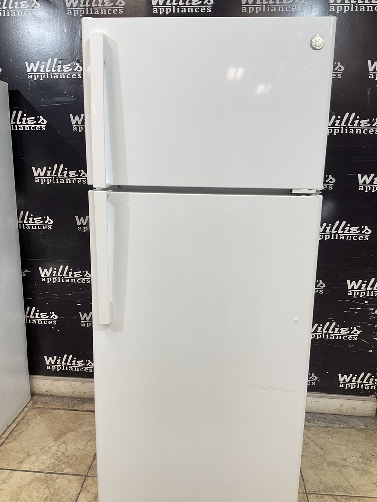 Ge Refrigerator Top and Bottom 28x67 (White) 