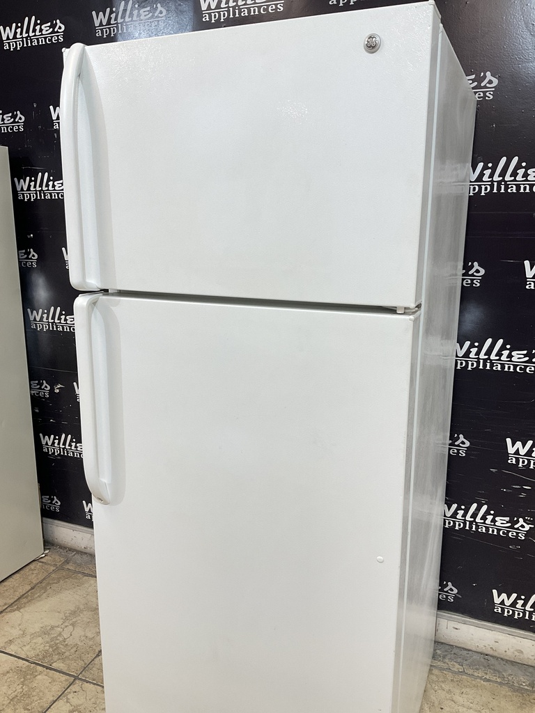Ge Refrigerator Top and Bottom 28x67 (White) 