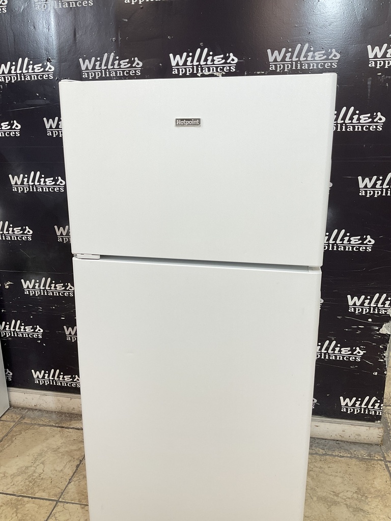 Hotpoint Refrigerator Top and Bottom 28x61 1/2” (White) 