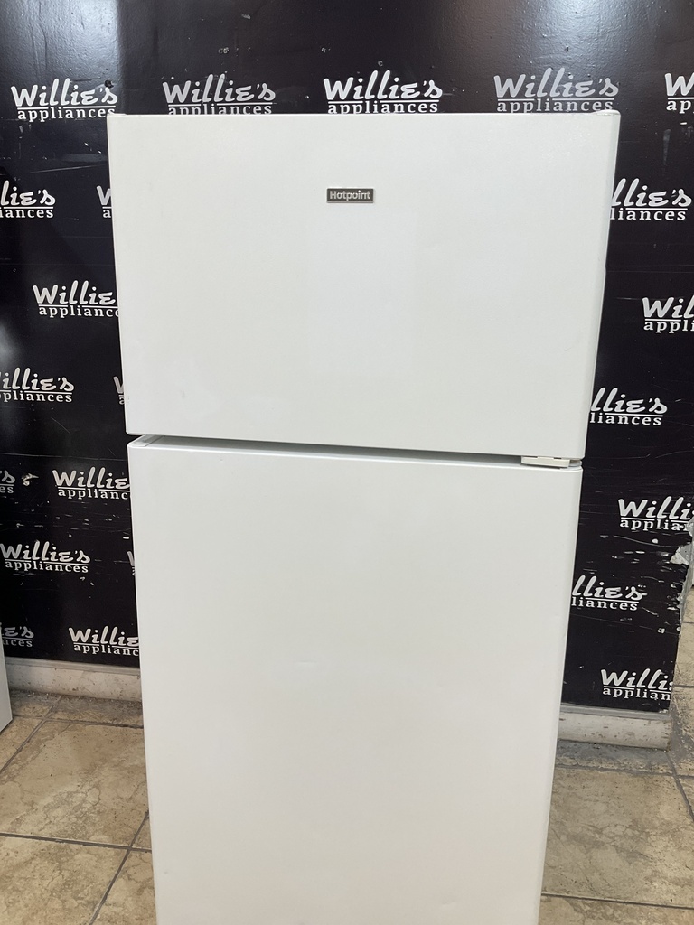 Hotpoint Refrigerator Top and Bottom 28x61 1/2” (White) 