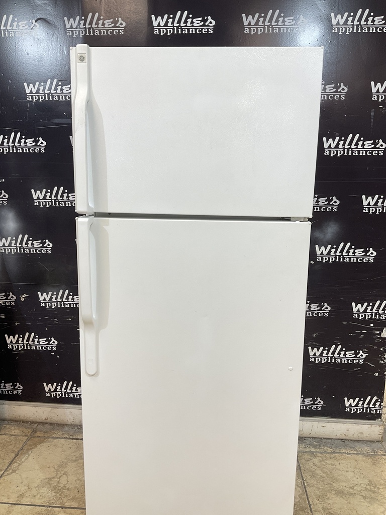 Ge Refrigerator Top and Bottom 28x67 (White) 