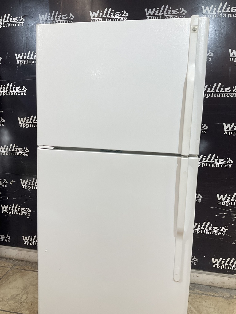 Ge Refrigerator Top and Bottom 30x67 (white)