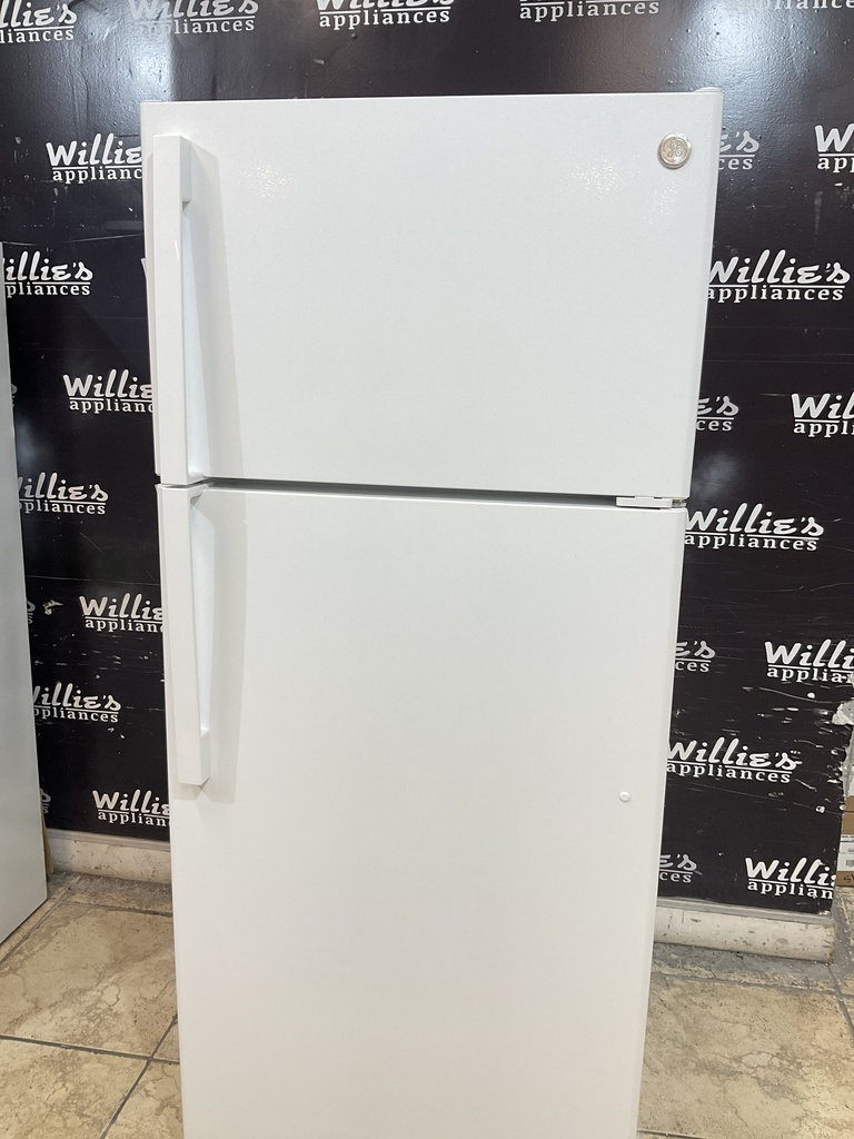 Ge Refrigerator Top and Bottom 28x64 1/2” (white) 