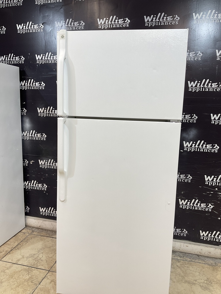 Ge Refrigerator Top and Bottom 28x67 1/2” (White) 