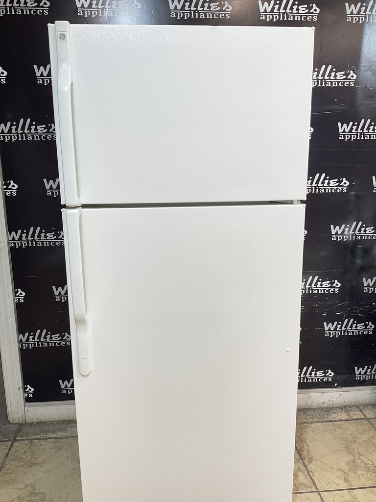 Ge Refrigerator Top and Bottom 28x67 (white) 