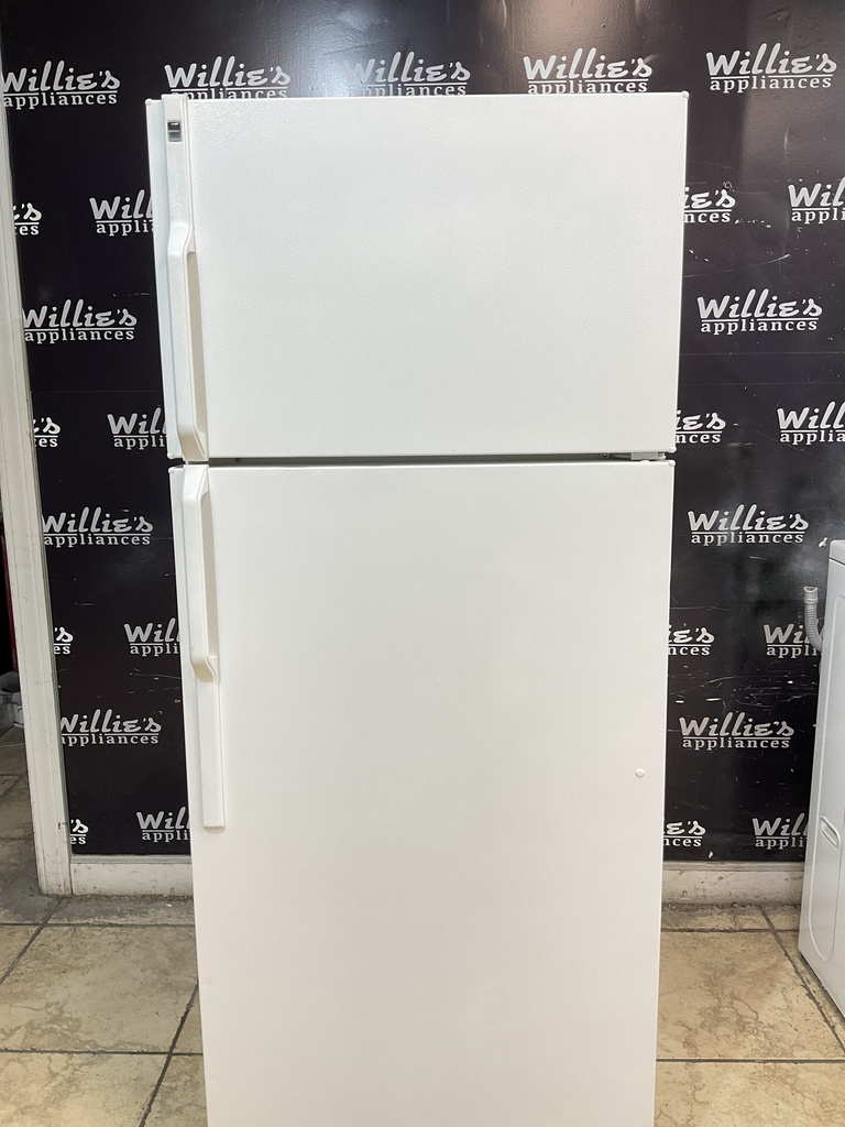 Hotpoint Refrigerator Top and Bottom 28x67 (white) 
