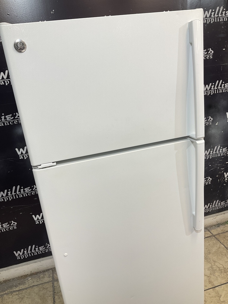 Ge Refrigerator Top and Bottom 28x64 1/2” (white) 