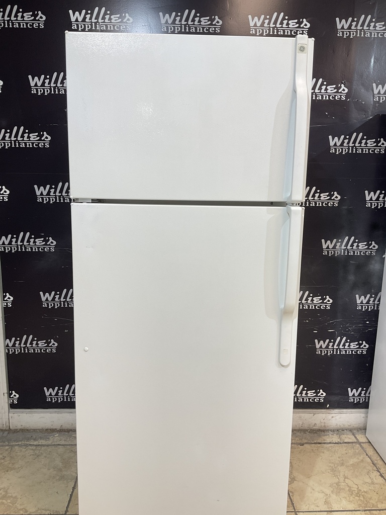 Ge Refrigerator Top and Bottom 28x67 1/2” (White) 