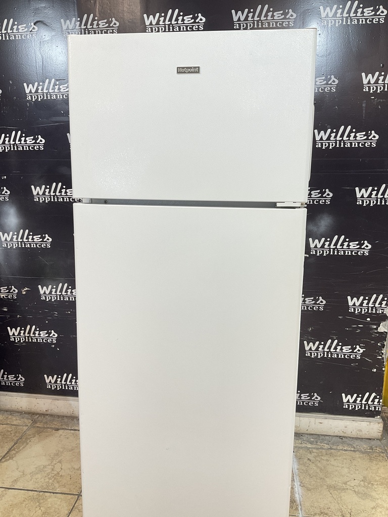 Hotpoint Refrigerator Top and Bottom 28x67 (white)