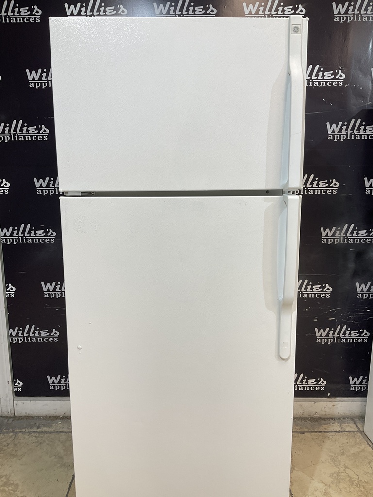 Ge Refrigerator Top and Bottom 28x67 1/2” (White)