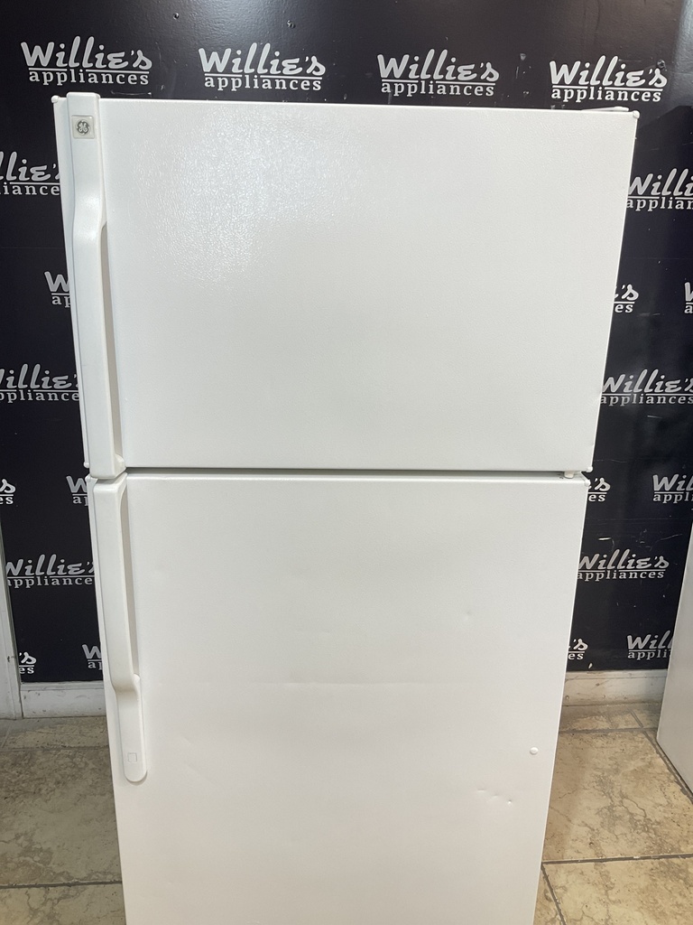 Ge Used Refrigerator Top and Bottom 28x61”