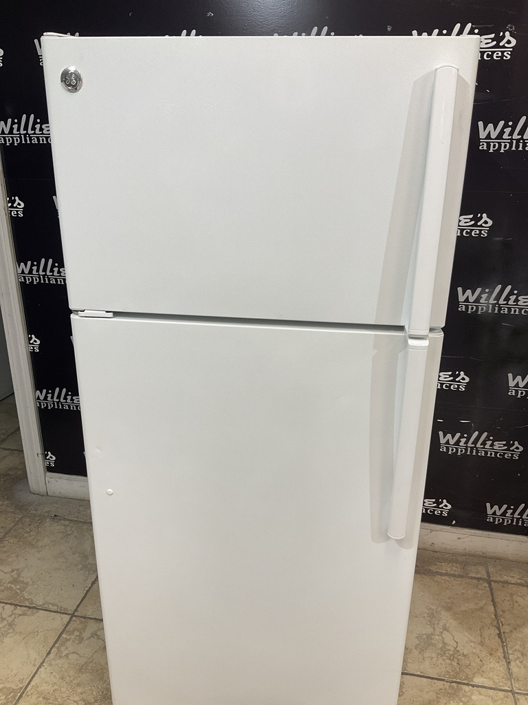 Ge Used Refrigerator Top and Bottom 28x64”