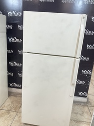 [87969] Ge Used Refrigerator Top and Bottom 28x64 1/2”