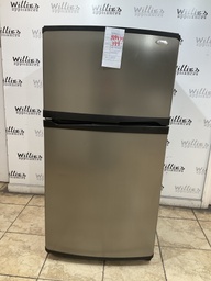[88434] Whirlpool Used Refrigerator Top and Bottom 33x66