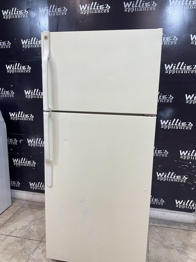 [94167] Ge Used Refrigerator Top and Bottom 28x64 1/2” 