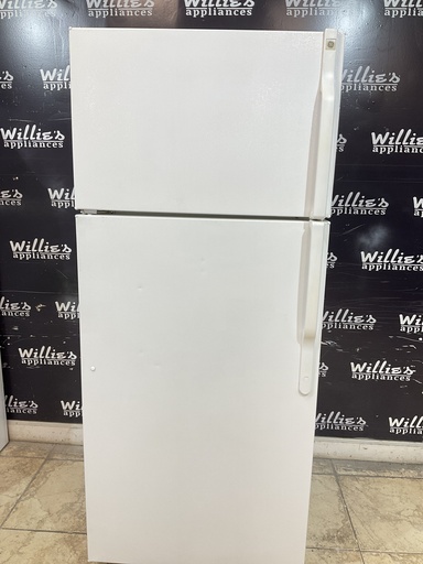 [94197] Ge Used Refrigerator Top and Bottom 28x67 