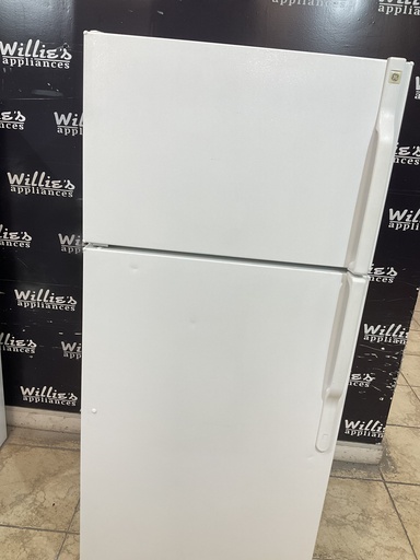 [94417] Ge Used Refrigerator Top and Bottom 28x67 