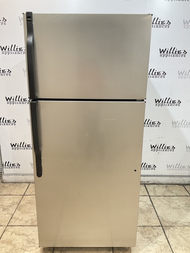 [94613] Hotpoint Used Refrigerator Top and Bottom 28x64 1/2” 