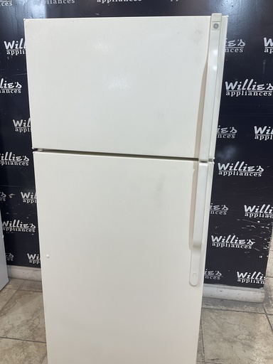 [95214] Ge Used Refrigerator Top and Bottom 28x67 
