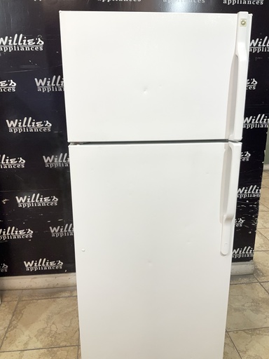 [95416] Ge Used Refrigerator Top and Bottom 28x67 