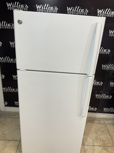 [96083] Ge Used Refrigerator Top and Bottom 28x64 
