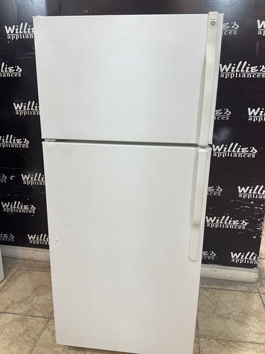 [96827] Ge Used Refrigerator Top and Bottom 28x64 1/2” 