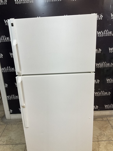 [96826] Hotpoint Used Refrigerator Top and Bottom 28x64 1/2” 