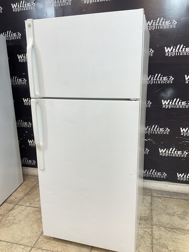[96825] Ge Used Refrigerator Top and Bottom 28x64 1/2” 