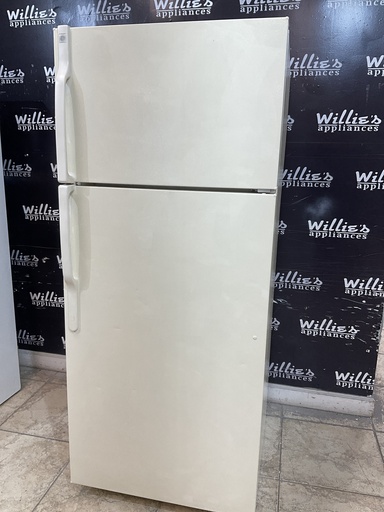 [95457] Ge Used Refrigerator Top and Bottom 28x67 