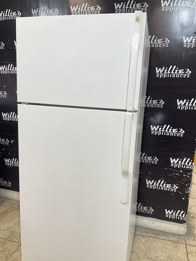 [96885] Ge Used Refrigerator Top and Bottom 28x67 (White)