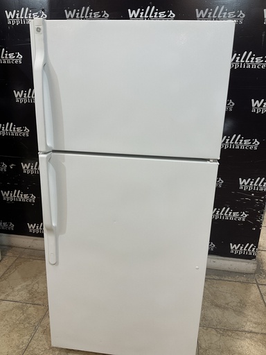 [96904] Ge Used Refrigerator Top and Bottom 28x61 1/2” 