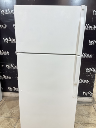 [97704] Ge Used Refrigerator Top and Bottom 28x64 (White)