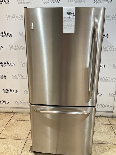 [98102] Ge Used Refrigerator Top and Bottom Mount 30x67 1/2” (Stainless Steel) 