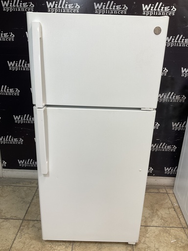 [98225] Ge Used Refrigerator Top and Bottom 28x61 