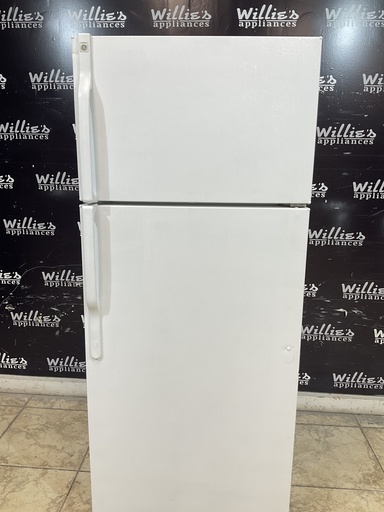 [98388] Ge Used Refrigerator Top and Bottom 28x67 (White) 