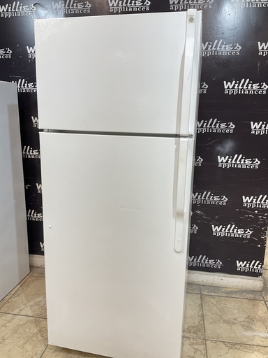 [98439] Ge Used Refrigerator Top and Bottom 28x67 (White) 