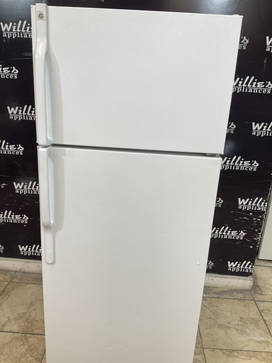 [98678] Ge Used Refrigerator Top and Bottom 28x67 (White)