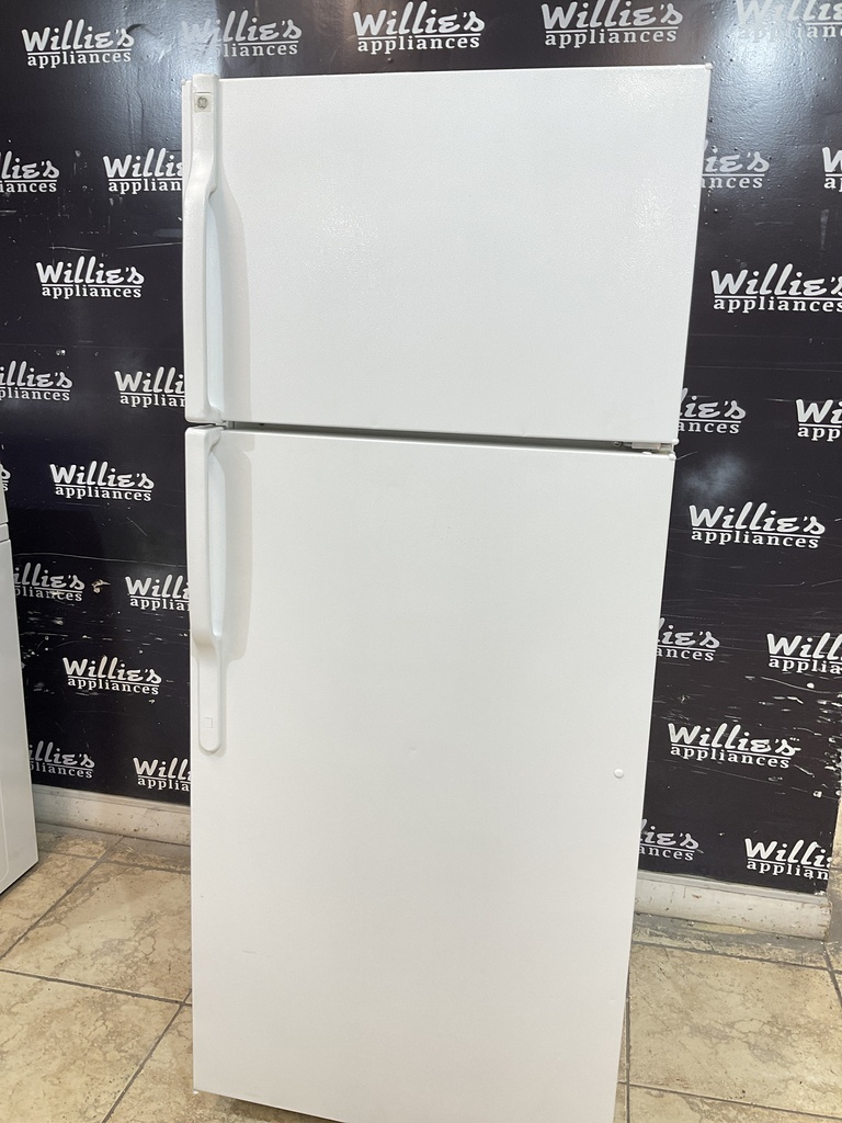 Ge Used Refrigerator Top and Bottom 28x68 (White) 